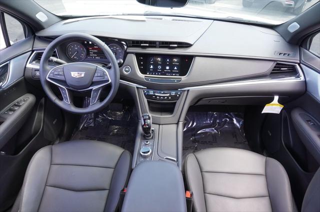 new 2025 Cadillac XT5 car, priced at $52,190