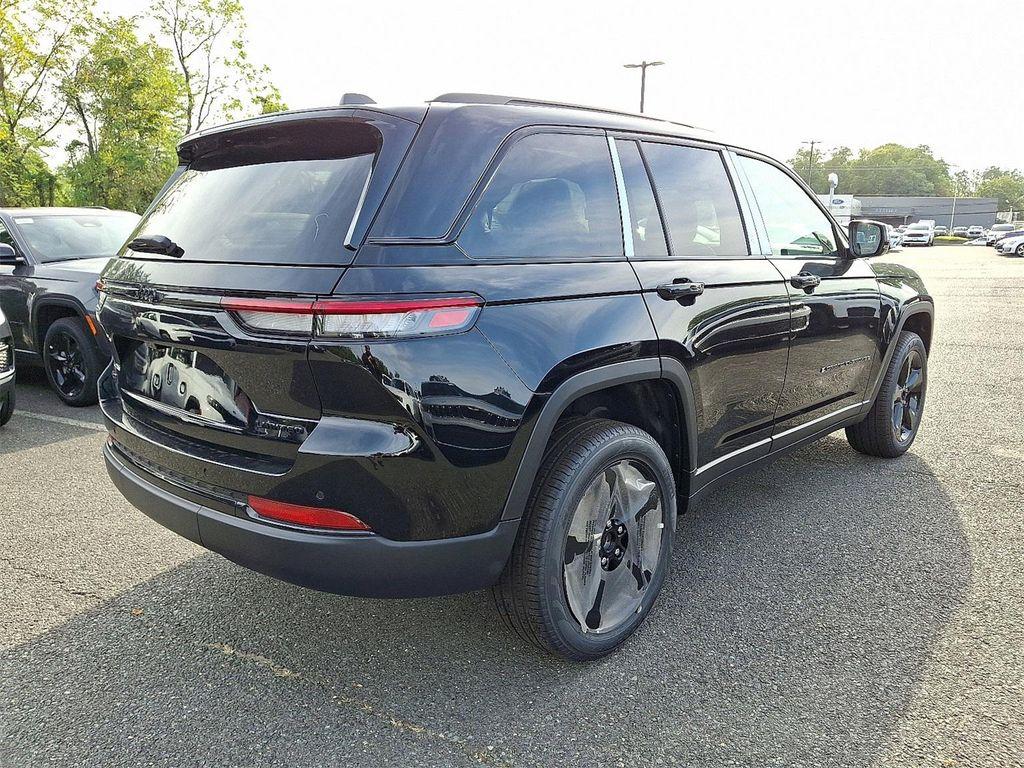 new 2025 Jeep Grand Cherokee car, priced at $48,989