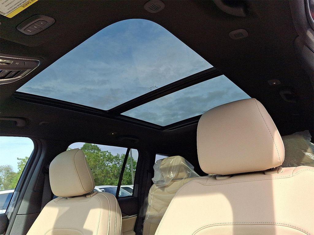 new 2025 Jeep Grand Cherokee car, priced at $48,989