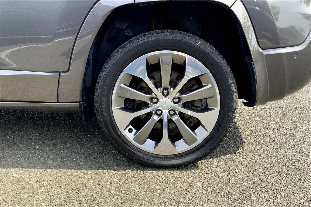 used 2019 Jeep Cherokee car, priced at $22,790