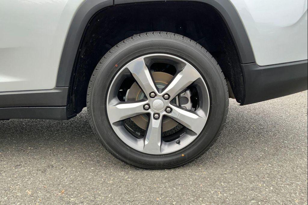 used 2022 Jeep Grand Cherokee L car, priced at $31,990