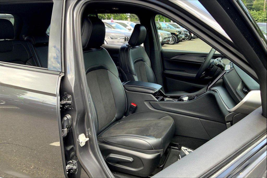 used 2023 Jeep Grand Cherokee car, priced at $33,490