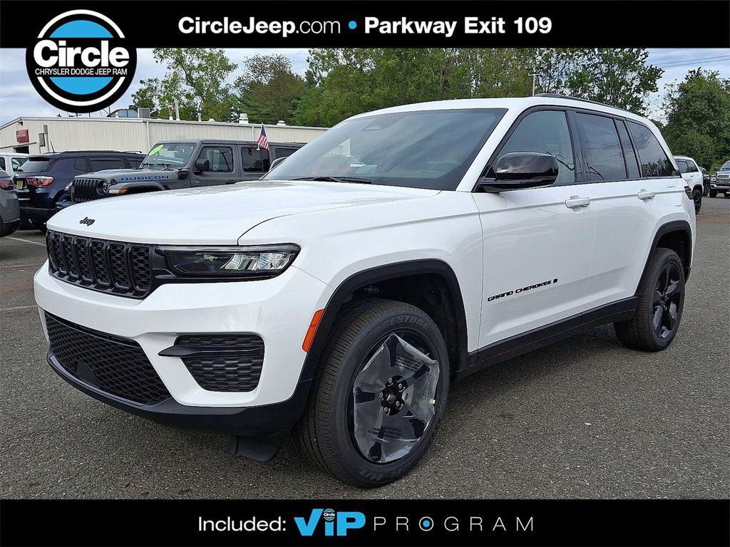 new 2025 Jeep Grand Cherokee car, priced at $43,599