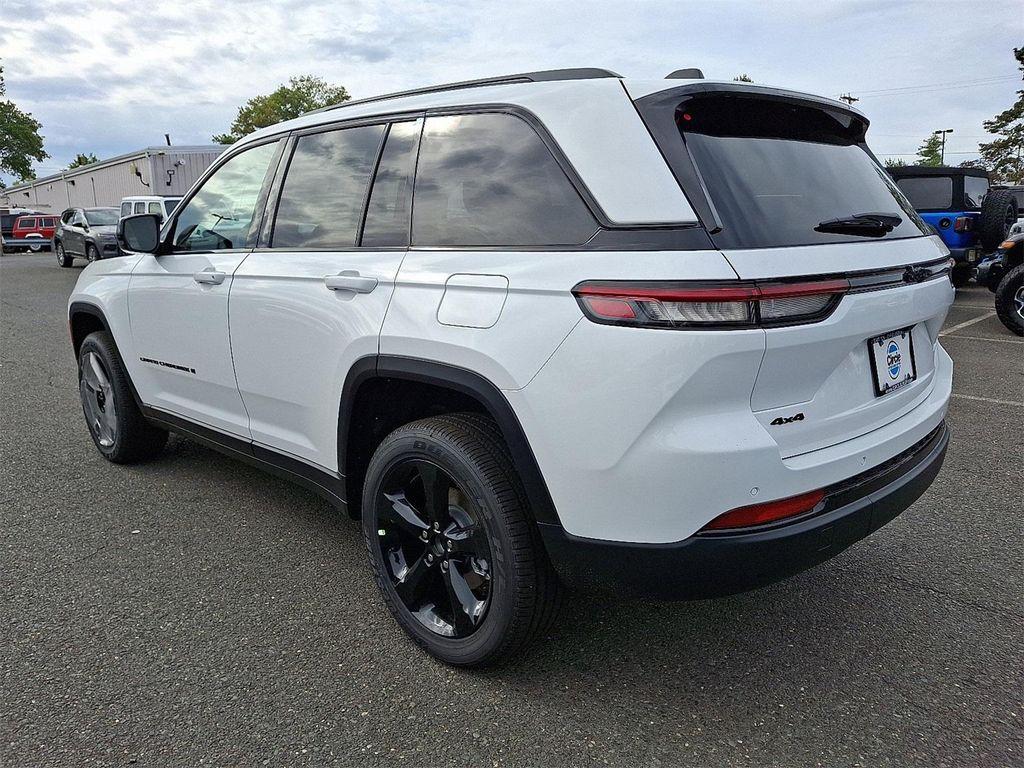 new 2025 Jeep Grand Cherokee car, priced at $43,599