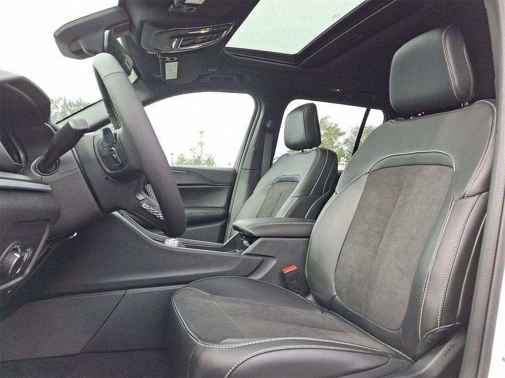 new 2025 Jeep Grand Cherokee car, priced at $43,599