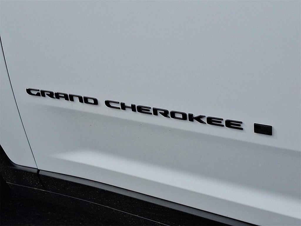 new 2025 Jeep Grand Cherokee car, priced at $43,599