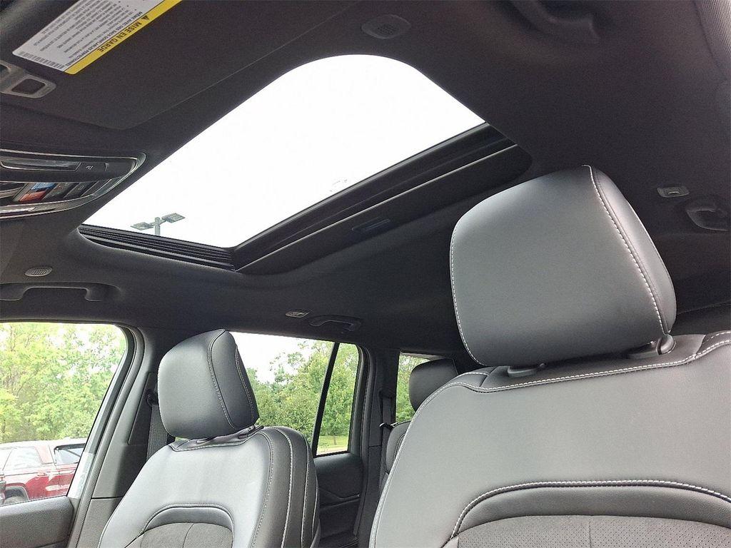 new 2025 Jeep Grand Cherokee car, priced at $44,158