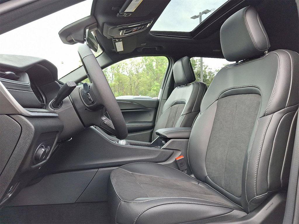 new 2025 Jeep Grand Cherokee car, priced at $44,158