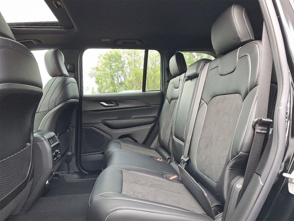 new 2025 Jeep Grand Cherokee car, priced at $44,158