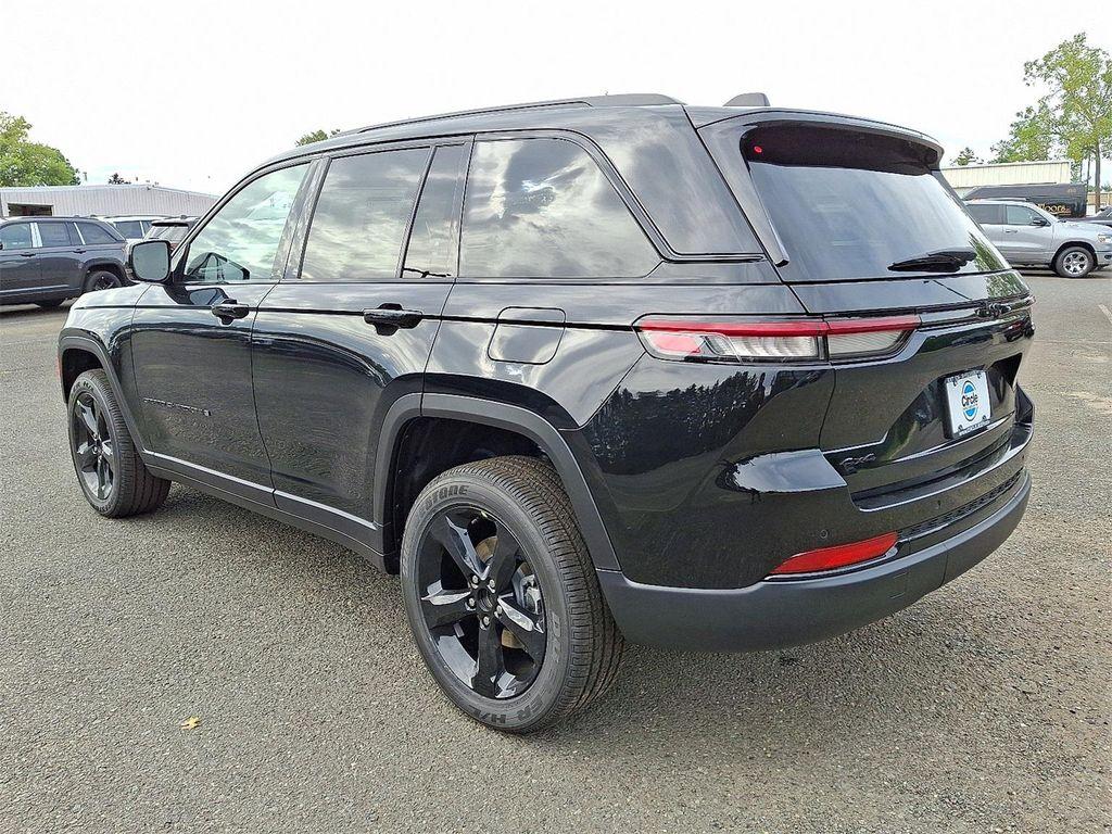 new 2025 Jeep Grand Cherokee car, priced at $44,158