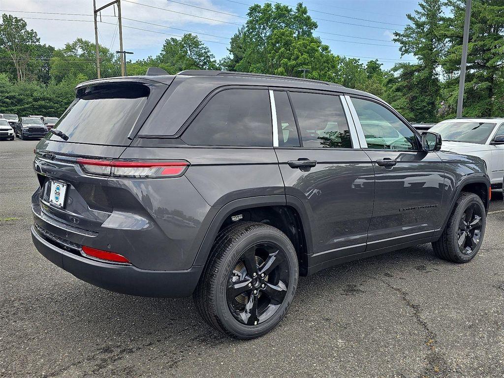new 2025 Jeep Grand Cherokee car, priced at $44,674
