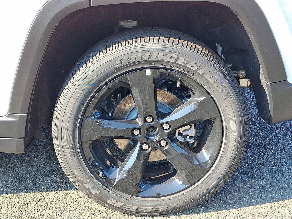 new 2025 Jeep Grand Cherokee car, priced at $43,599