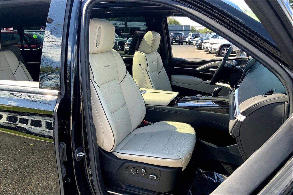 used 2021 Cadillac Escalade ESV car, priced at $63,990