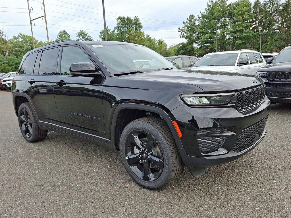 new 2025 Jeep Grand Cherokee car, priced at $44,158