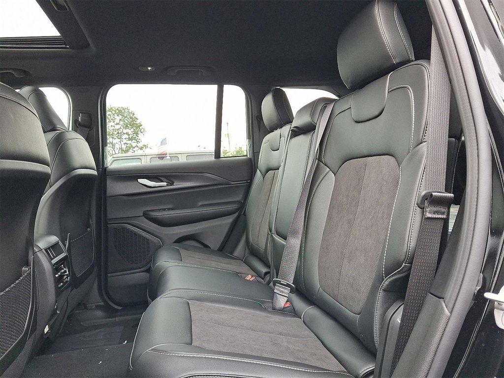 new 2025 Jeep Grand Cherokee car, priced at $44,158