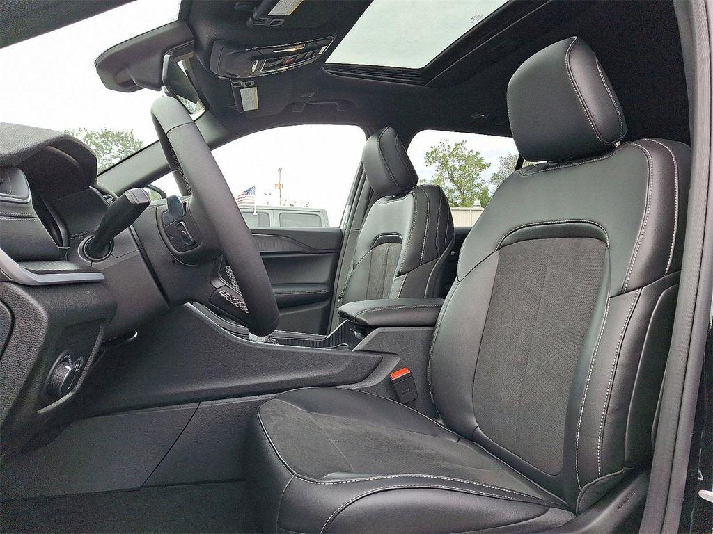 new 2025 Jeep Grand Cherokee car, priced at $44,158