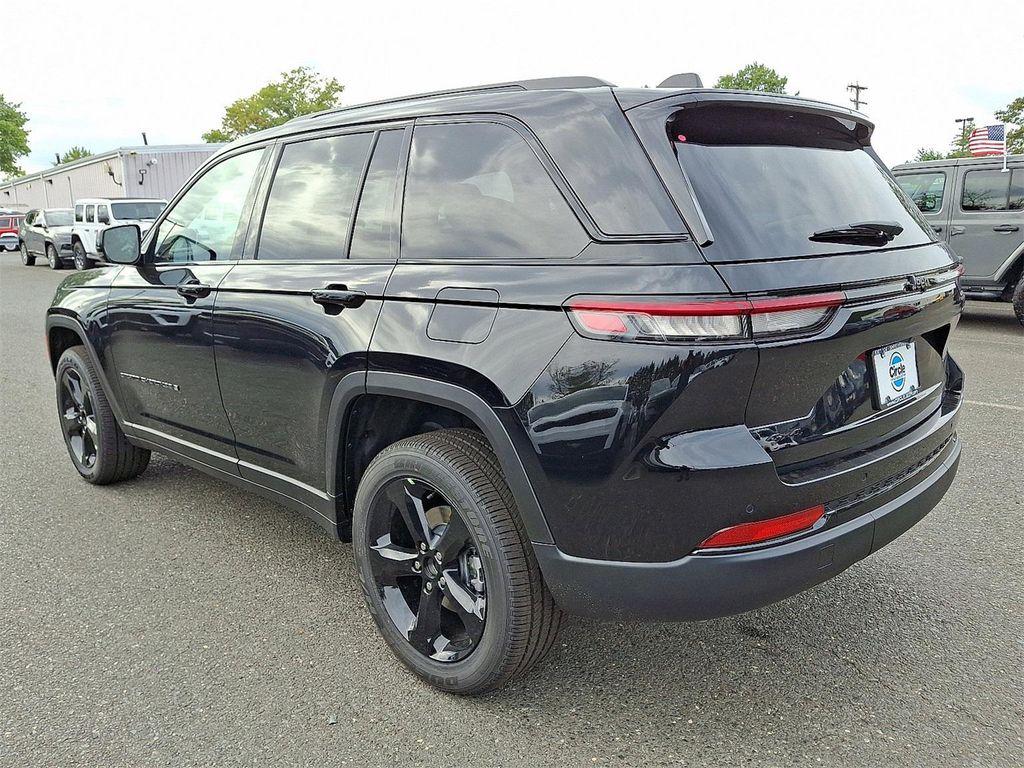 new 2025 Jeep Grand Cherokee car, priced at $44,158