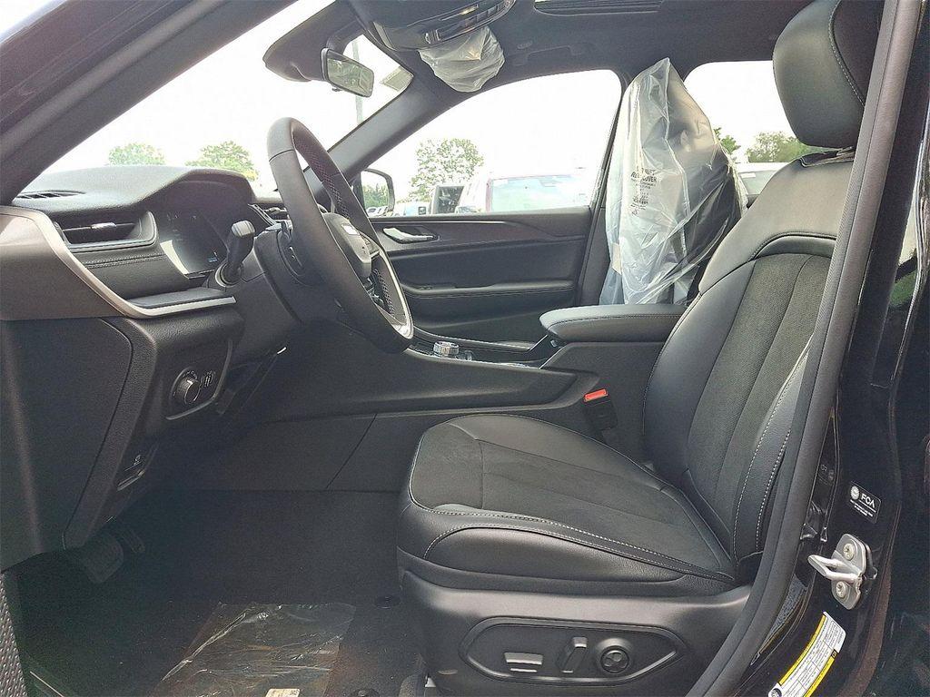 new 2025 Jeep Grand Cherokee car, priced at $44,674