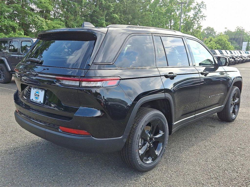 new 2025 Jeep Grand Cherokee car, priced at $45,639