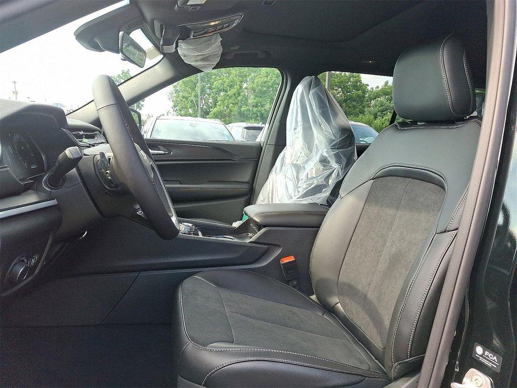 new 2025 Jeep Grand Cherokee car, priced at $45,639