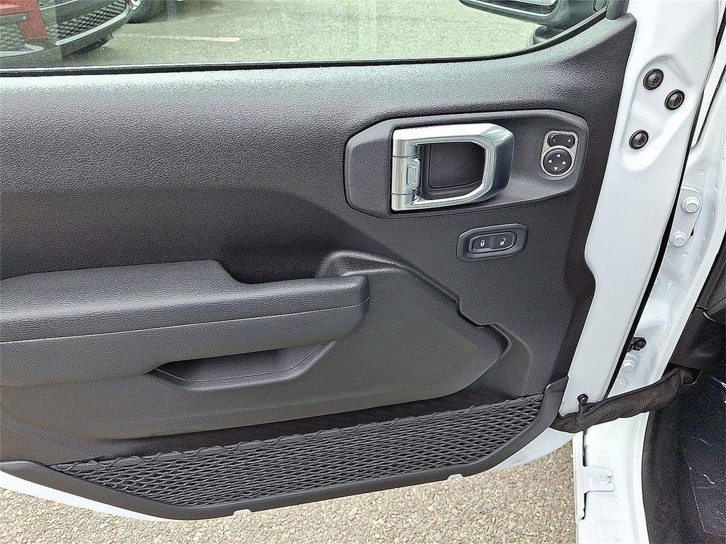 new 2025 Jeep Wrangler car, priced at $50,366