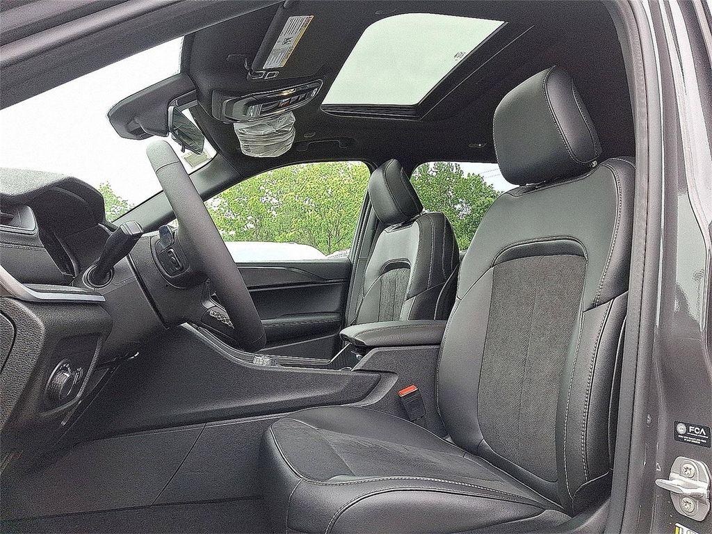 new 2025 Jeep Grand Cherokee car, priced at $43,174