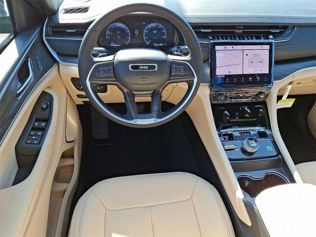 new 2025 Jeep Grand Cherokee car, priced at $48,989
