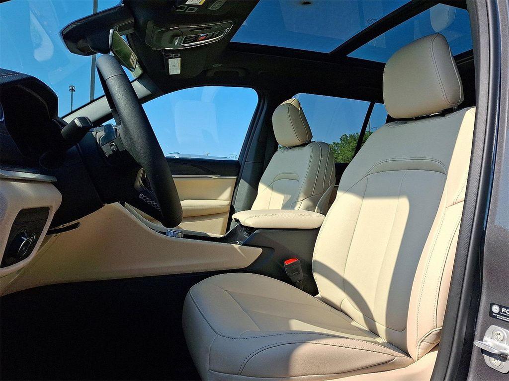 new 2025 Jeep Grand Cherokee car, priced at $48,989