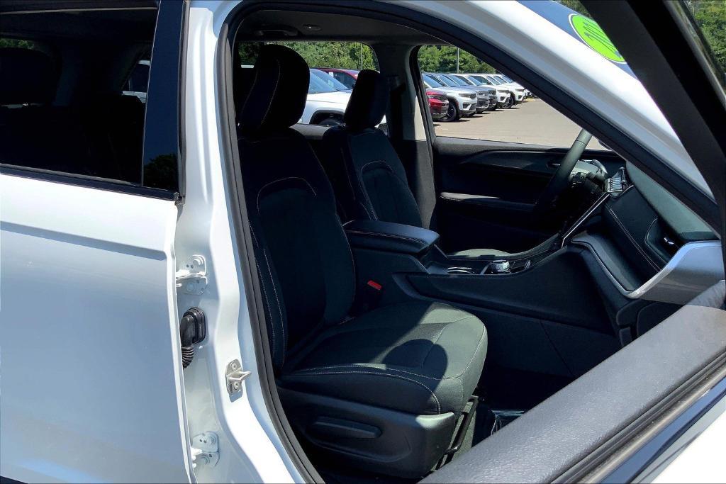used 2024 Jeep Grand Cherokee car, priced at $34,990