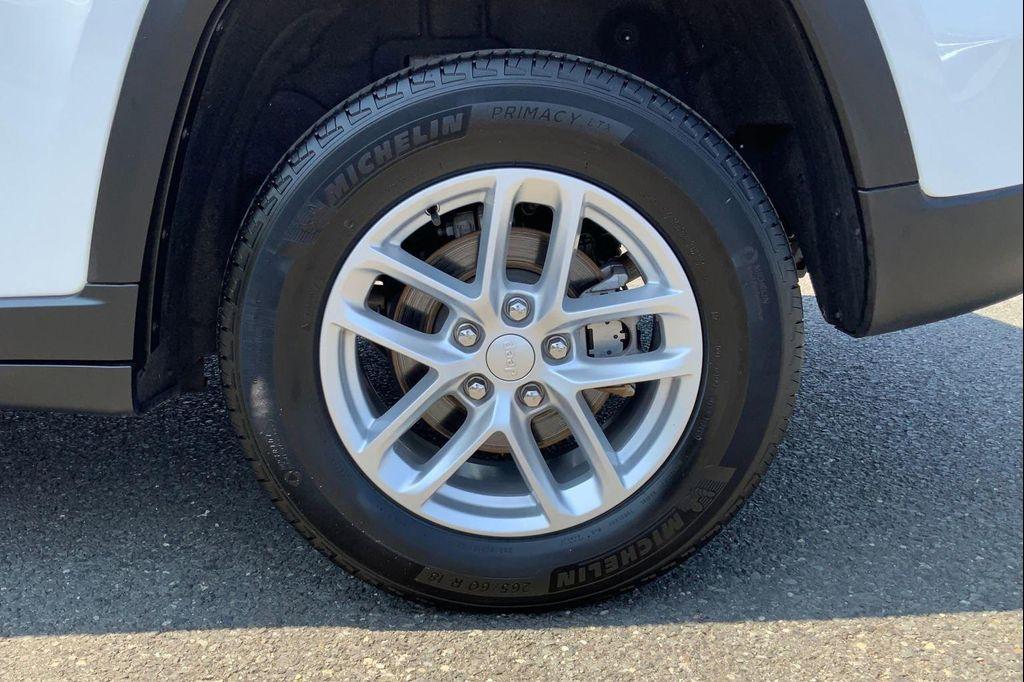 used 2024 Jeep Grand Cherokee car, priced at $32,990
