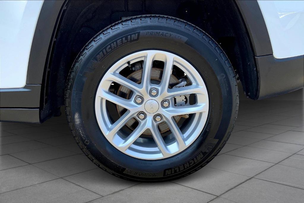 used 2024 Jeep Grand Cherokee car, priced at $34,990