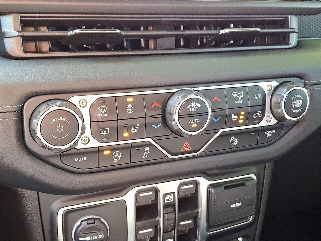 new 2025 Jeep Wrangler car, priced at $70,001