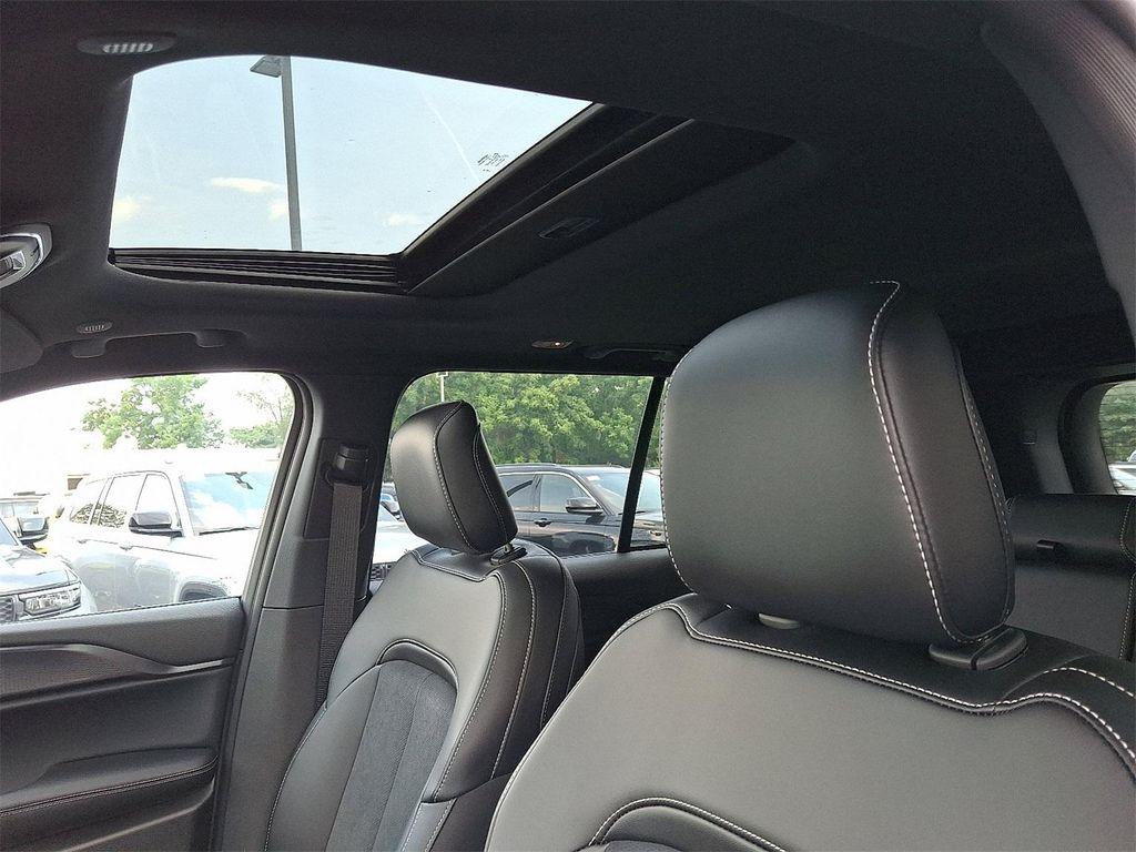 new 2025 Jeep Grand Cherokee car, priced at $42,403