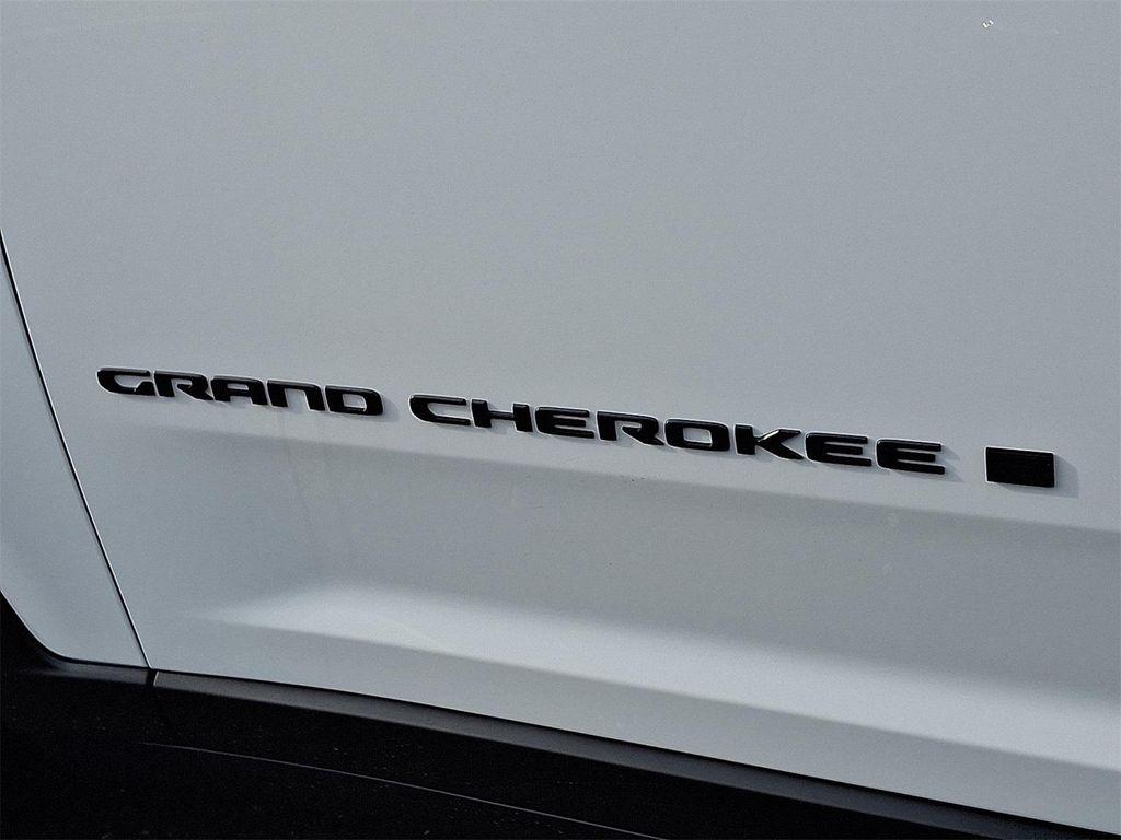 new 2025 Jeep Grand Cherokee car, priced at $47,697