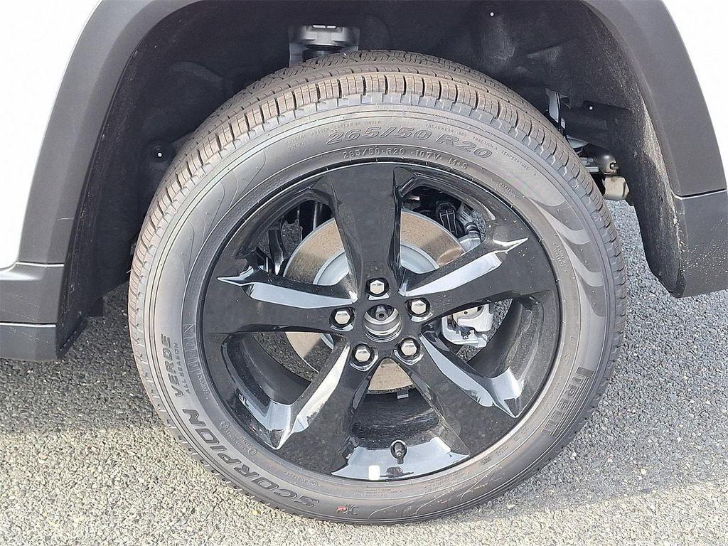 new 2025 Jeep Grand Cherokee car, priced at $47,697