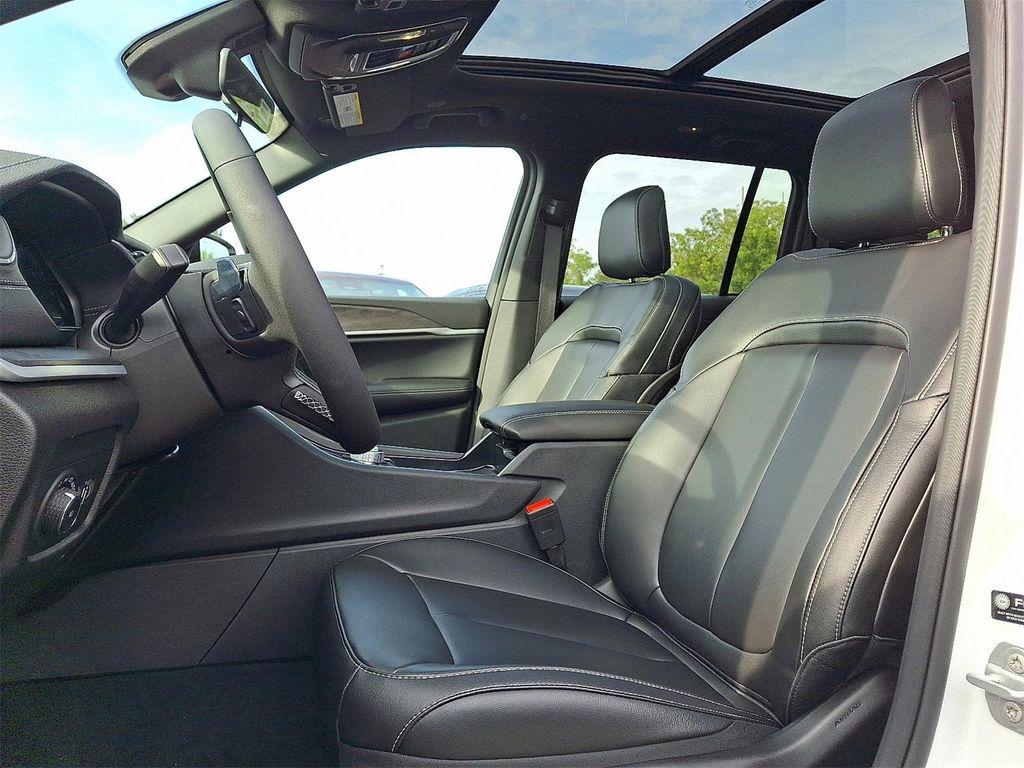 new 2025 Jeep Grand Cherokee car, priced at $47,697