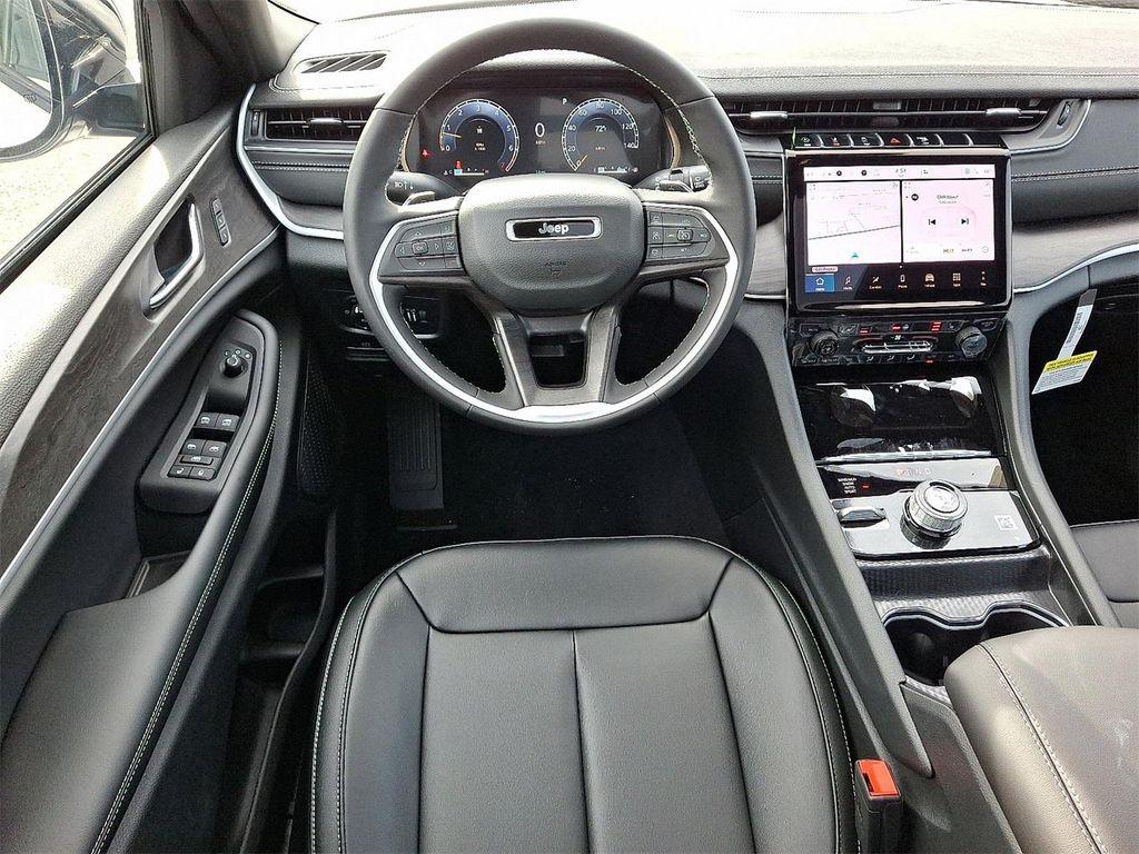 new 2025 Jeep Grand Cherokee car, priced at $47,697