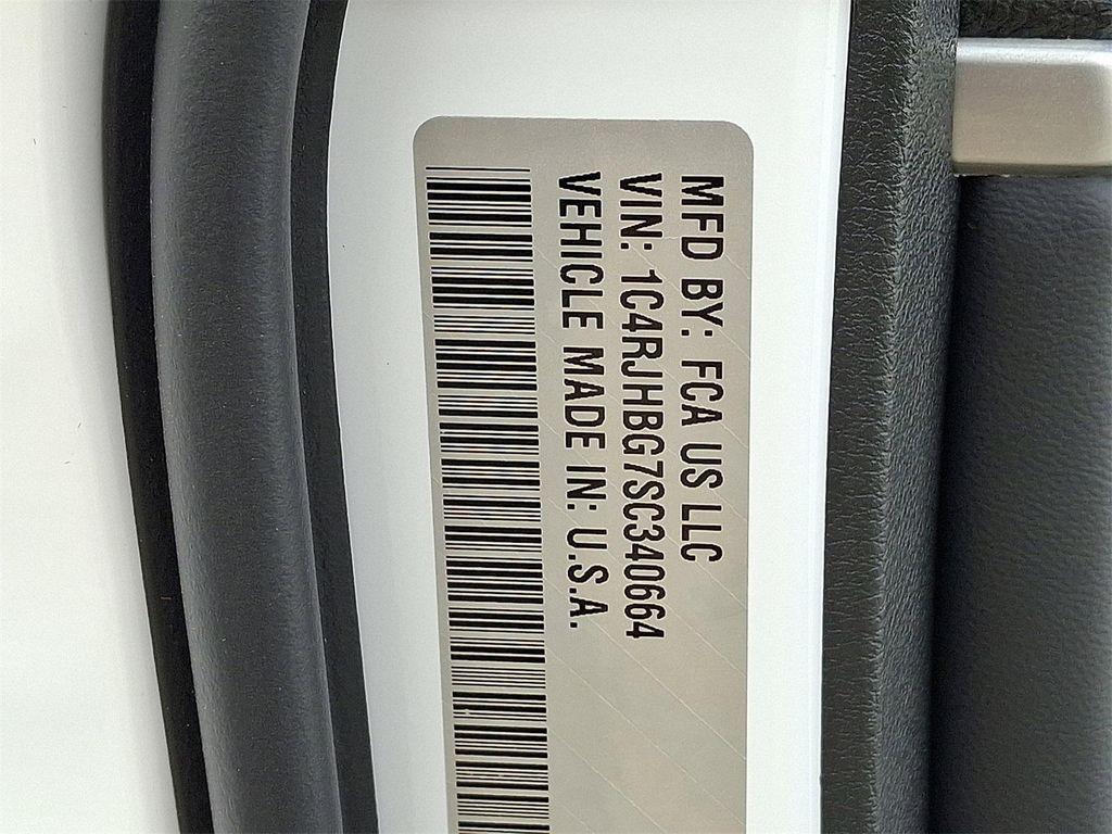 new 2025 Jeep Grand Cherokee car, priced at $47,697