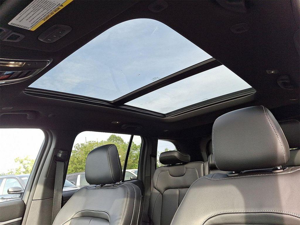 new 2025 Jeep Grand Cherokee car, priced at $47,697