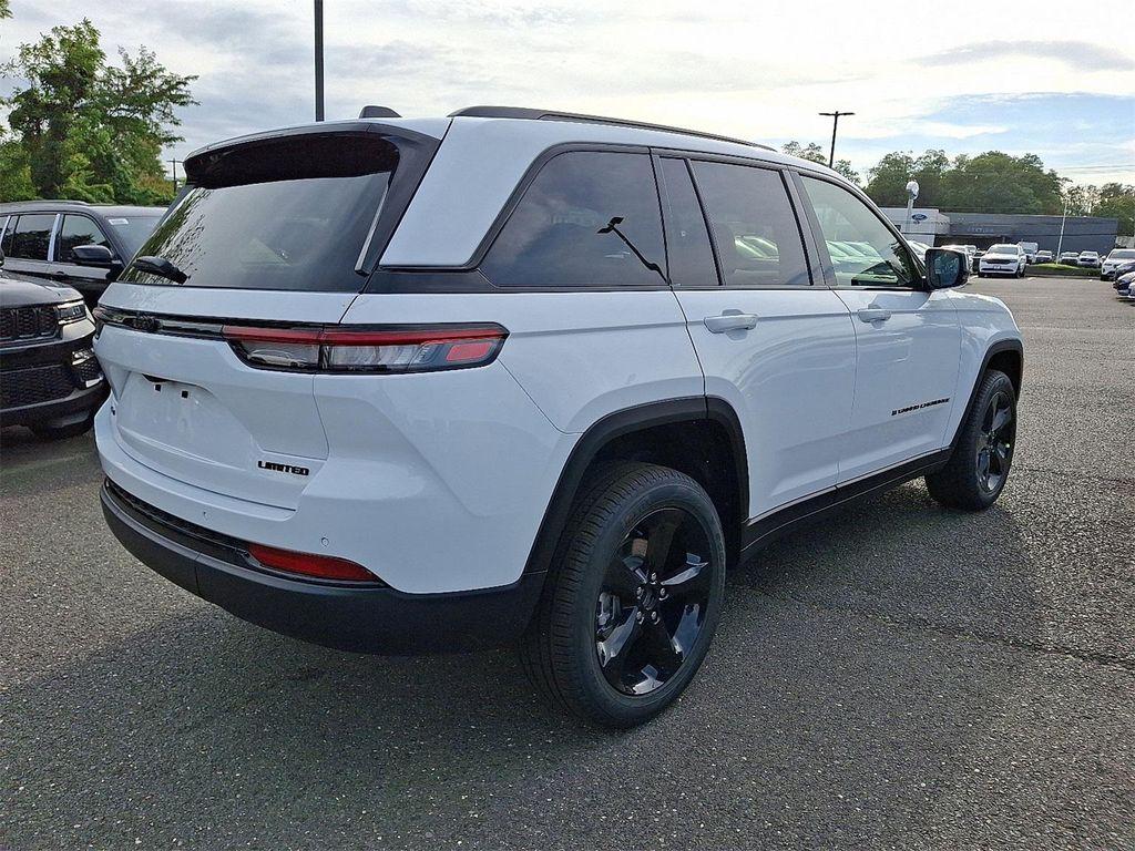 new 2025 Jeep Grand Cherokee car, priced at $47,697