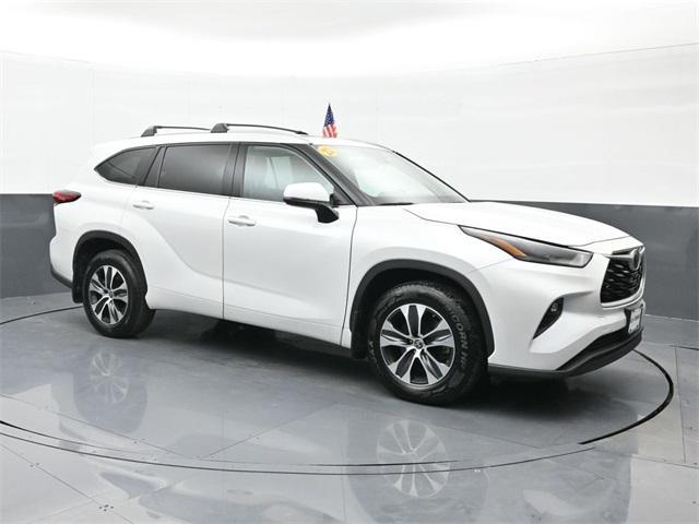 used 2022 Toyota Highlander car, priced at $34,995