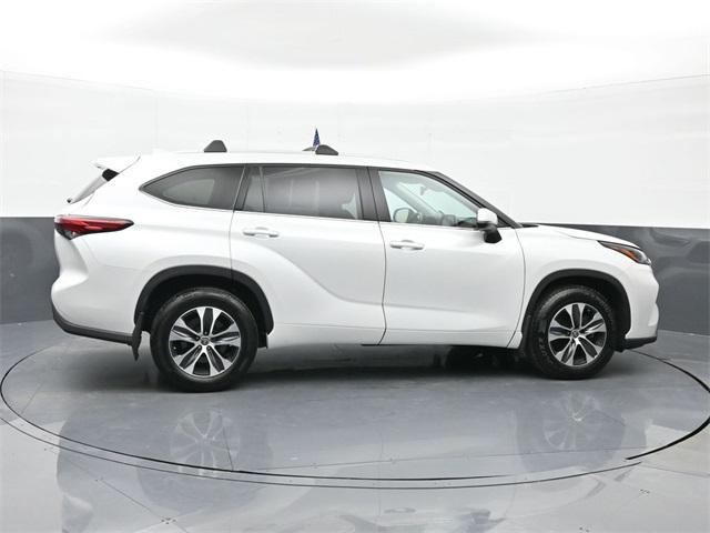 used 2022 Toyota Highlander car, priced at $34,995