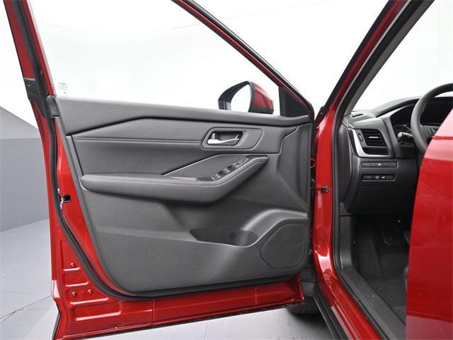 new 2025 Nissan Rogue car, priced at $33,335