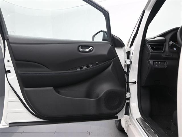 new 2025 Nissan Leaf car