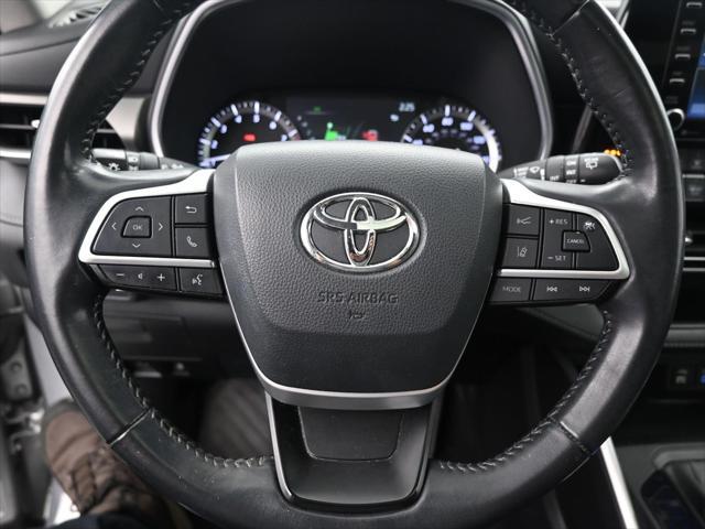 used 2022 Toyota Highlander car, priced at $35,600