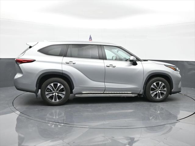 used 2022 Toyota Highlander car, priced at $35,600