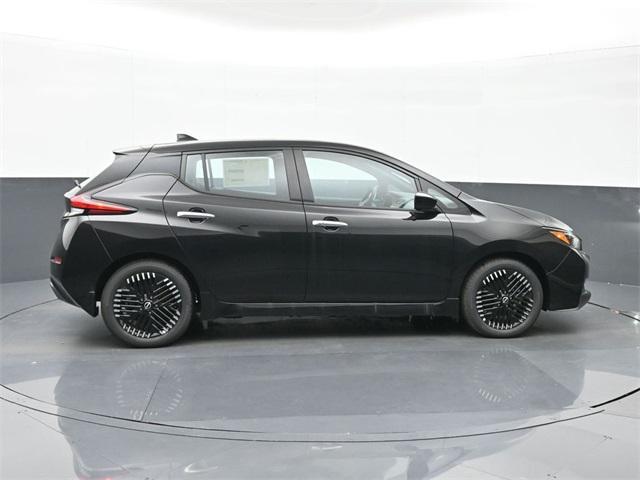 new 2025 Nissan Leaf car