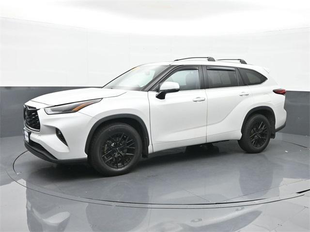 used 2022 Toyota Highlander car, priced at $28,500