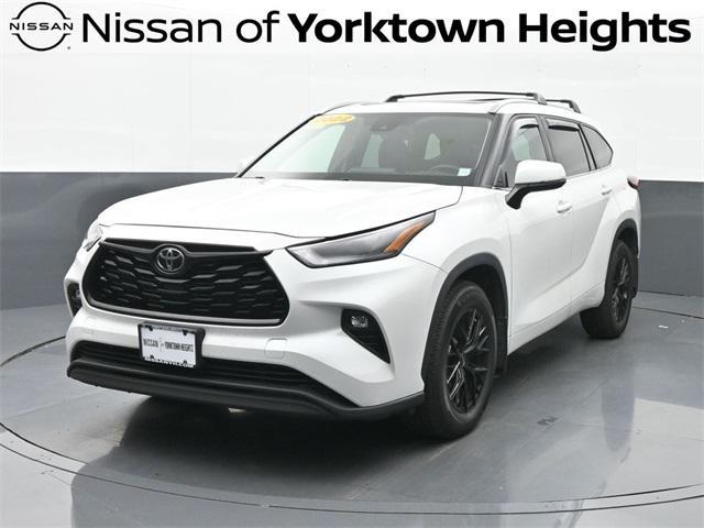 used 2022 Toyota Highlander car, priced at $28,500