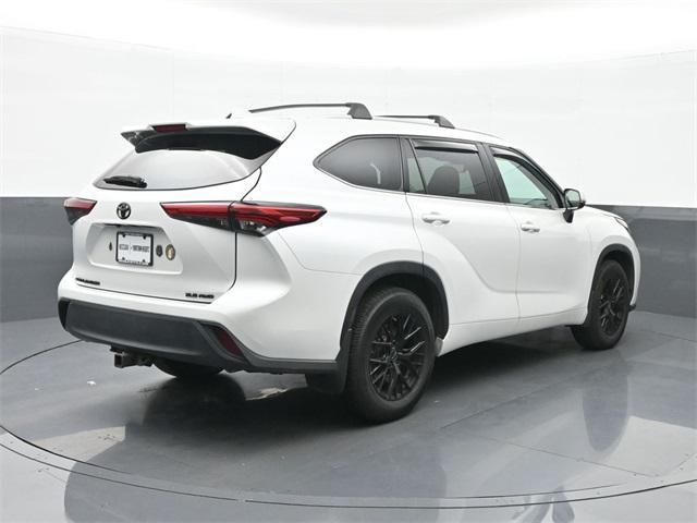 used 2022 Toyota Highlander car, priced at $28,500